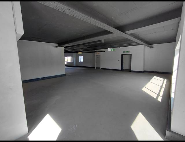 3,688M² OFFICE TO LET IN VORNA VALLEY